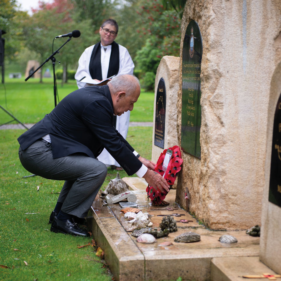 David Taunt lays a wreath on behalf of the BNTVA
